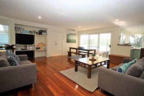 MAGIC BEACH HOUSE PET FRIENDLY - Tourism Cairns 6