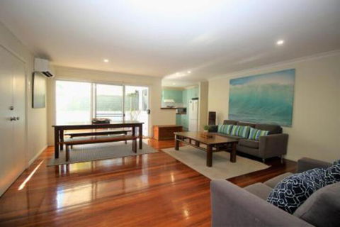 MAGIC BEACH HOUSE PET FRIENDLY - Tourism Cairns 5