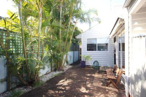 MAGIC BEACH HOUSE PET FRIENDLY - Tourism Cairns 7