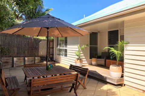 MAGIC BEACH HOUSE PET FRIENDLY - Tourism Cairns 0