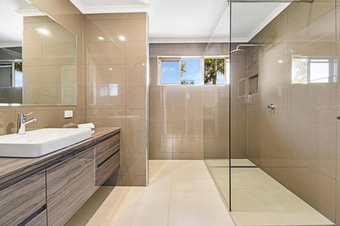CANAL HOME NEAR MOOLOOLABA Kooringal - Tourism Cairns 4