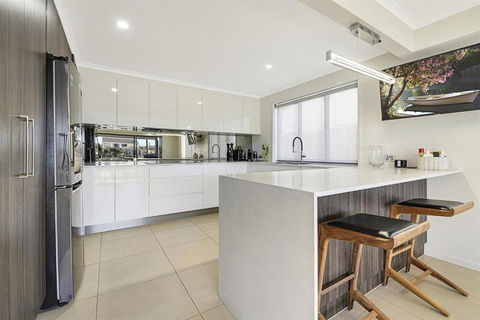 CANAL HOME NEAR MOOLOOLABA Kooringal - Tourism Cairns 1
