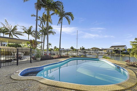 CANAL HOME NEAR MOOLOOLABA Kooringal - Tourism Cairns 6