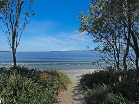 Callala Sun Modern & Functional - Tourism Cairns 3