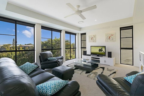 Castaways Beachside Family Retreat 44 Driftwood Drive - Tourism Cairns 4