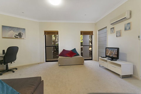 Castaways Beachside Family Retreat 44 Driftwood Drive - Tourism Cairns 6