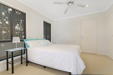 Castaways Beachside Family Retreat 44 Driftwood Drive - Tourism Cairns 5