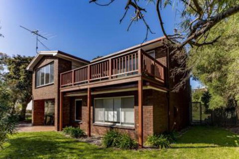 HIP NAUTIC 100 Metres To Beach - Tourism Cairns 4