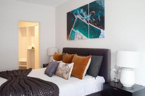 THE HYDEAWAY LUXE HYDE PARK CITY APARTMENT Hosted By LAbode Accommodation - Tourism Cairns 5