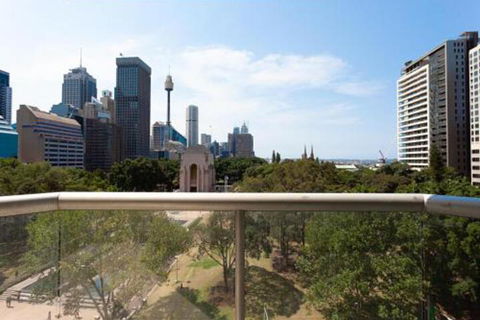 THE HYDEAWAY LUXE HYDE PARK CITY APARTMENT Hosted By LAbode Accommodation - Tourism Cairns 4