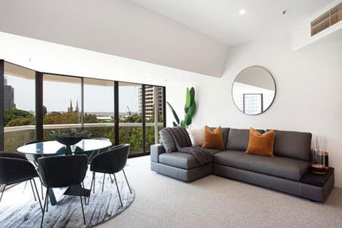THE HYDEAWAY LUXE HYDE PARK CITY APARTMENT Hosted By LAbode Accommodation - Tourism Cairns 0