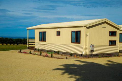 OMARU FARM STAY - Tourism Cairns 0