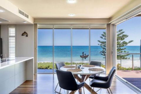 ULTIMA At The Bay Glenelg Absolute Beachfront - Tourism Cairns 0