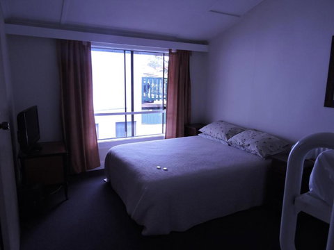 Hannas Hutte Lodge - Tourism Cairns 5