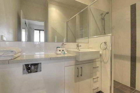 Quality Suites Crest Mandurah - Tourism Cairns 2