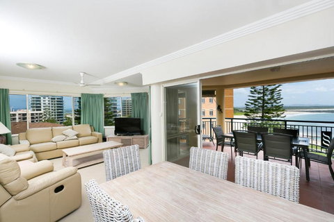 Whitesands Unit 402 34 38 North Street - Tourism Cairns 5