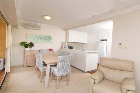 Whitesands Unit 402 34 38 North Street - Tourism Cairns 6