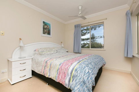 Whitesands Unit 402 34 38 North Street - Tourism Cairns 4