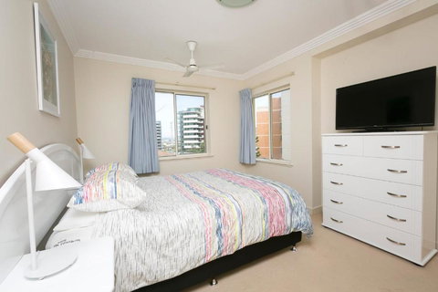 Whitesands Unit 402 34 38 North Street - Tourism Cairns 3