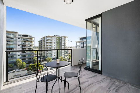 The Hamilton (I715) - Tourism Cairns 1