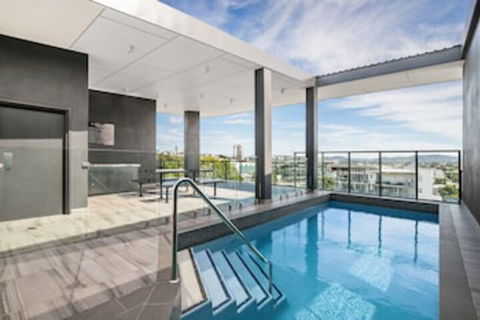 The Hamilton (I715) - Tourism Cairns 0