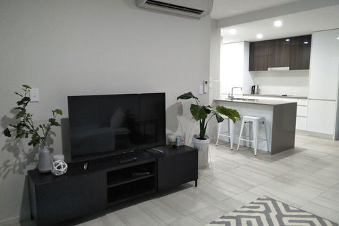 The Hamilton (I715) - Tourism Cairns 6
