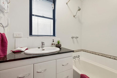 Aruba Apartments - Tourism Cairns 4