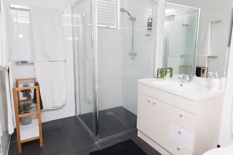 White Beach Cottage - Tourism Cairns 5