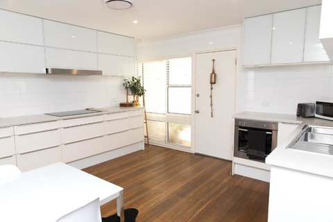 White Beach Cottage - Tourism Cairns 6