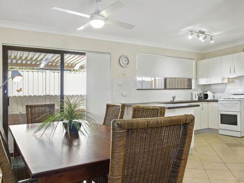 DAVIES STREET MOLLYMOOK 4 / 14 - Tourism Cairns 2