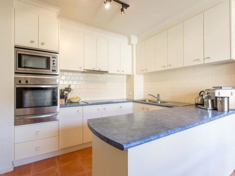 SEAVIEWS MORNINGTON.... - Tourism Cairns 6
