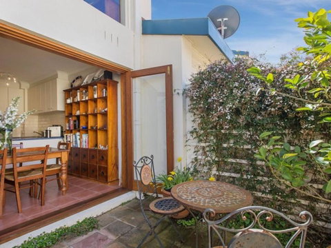 SEAVIEWS MORNINGTON.... - Tourism Cairns 3