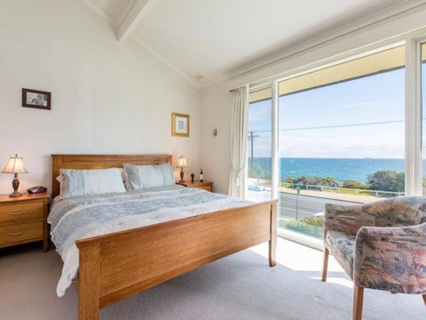 SEAVIEWS MORNINGTON.... - Tourism Cairns 2