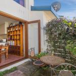 SEAVIEWS MORNINGTON.... - Tourism Cairns 0
