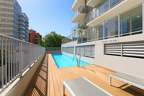 Stunning Two-storey Apartment In Perth's CBD - Tourism Cairns 6