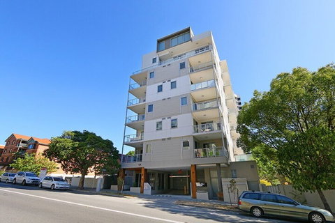Stunning Two-storey Apartment In Perth's CBD - Tourism Cairns 1