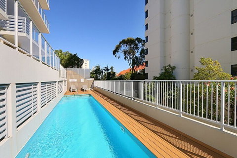 Stunning Two-storey Apartment In Perth's CBD - Tourism Cairns 5