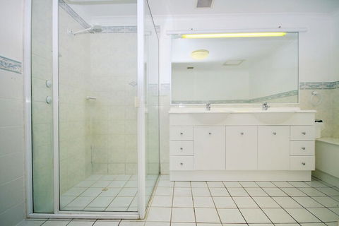 Nelson Towers Unit 37 / 71 Victoria Parade - Tourism Cairns 2