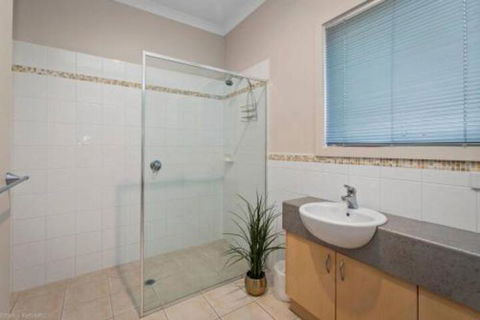 DRIFTWOOD VILLA Free Wifi Walk To Beach - Tourism Cairns 2