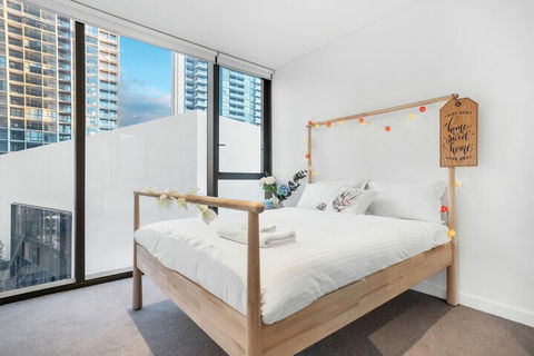 I02-china Town Luxury Service Apartment - Tourism Cairns 6