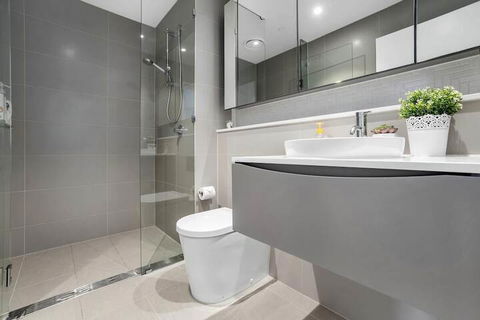 I02-china Town Luxury Service Apartment - Tourism Cairns 5