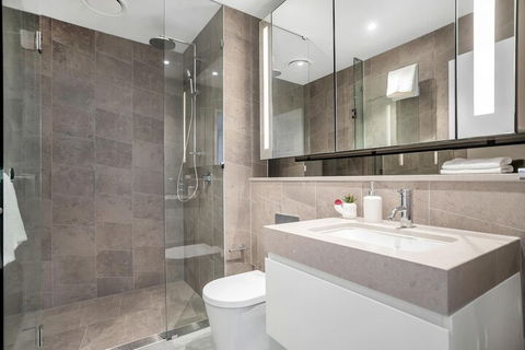 I02-china Town Luxury Service Apartment - Tourism Cairns 2