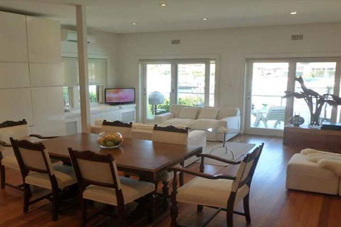 Waterfront Kirribilli Apartment NS181 - Tourism Cairns 4