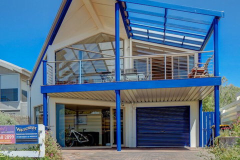 Wavecrest - Tourism Cairns 1