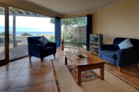 Wavecrest - Tourism Cairns 0