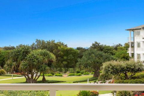 RESORT On The BEACH 5215 OCEAN GLIMPSES - Tourism Cairns 2