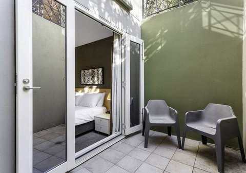 DARLING A Tidy Space In A Great Location - Tourism Cairns 5