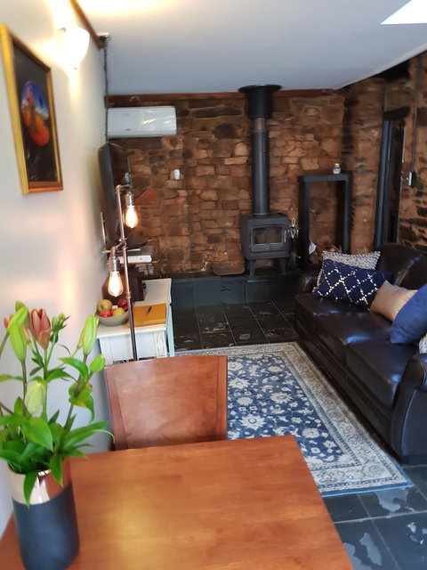 William Hunt's Retreat - Redwood Studio - Tourism Cairns 6