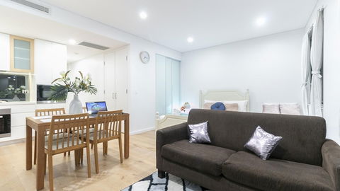 B06-darling Harbour Studio - Tourism Cairns 1