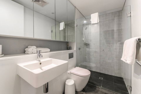 A13-darling Harbour Studio - Tourism Cairns 4